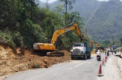 मुग्लिन-मलेखु सडकखण्ड स्तरोन्नति